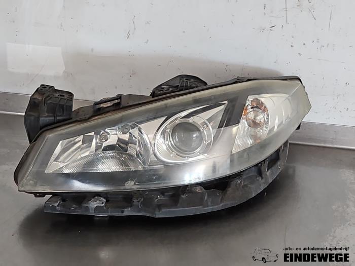 Używane Reflektor lewy Renault Laguna II (BG) 2.0 16V Cena € 157,50 Procedura marży oferowane przez Auto- en demontagebedrijf Eindewege
