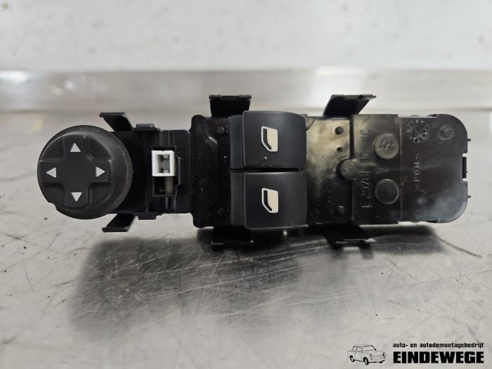 Usados Interruptor combinado de ventanillas Peugeot 207 CC (WB) 1.6 16V Precio € 52,50 Norma de margen ofrecido por Auto- en demontagebedrijf Eindewege
