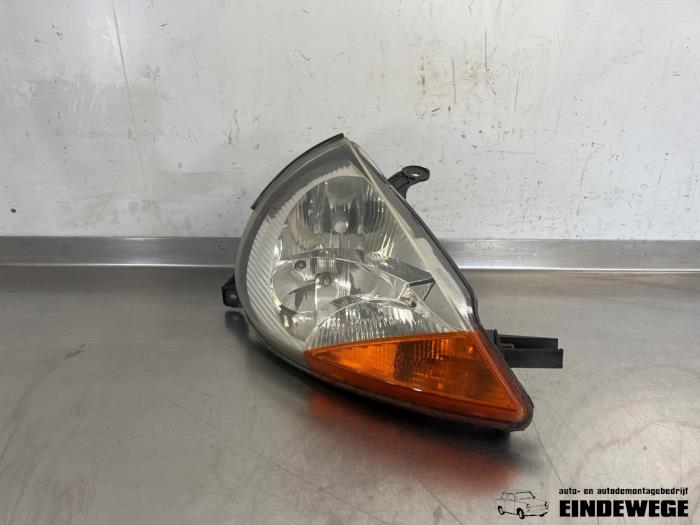Używane Reflektor prawy Ford Ka I 1.3i Cena € 25,00 Procedura marży oferowane przez Auto- en demontagebedrijf Eindewege