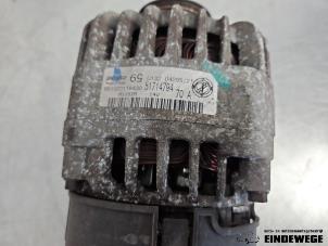 Dynamo van een Fiat Punto II (188) 1.4 16V 2005
