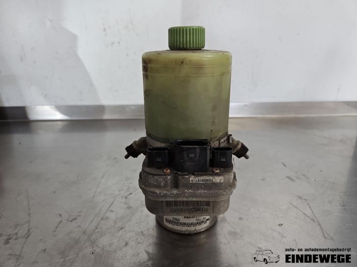 Used Power steering pump Volkswagen Polo IV (9N1/2/3) 1.2 12V Price € 60,00 Margin scheme offered by Auto- en demontagebedrijf Eindewege