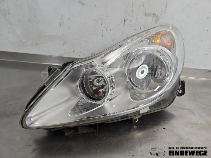Używane Reflektor lewy Opel Corsa D 1.3 CDTi 16V ecoFLEX Cena € 52,50 Procedura marży oferowane przez Auto- en demontagebedrijf Eindewege