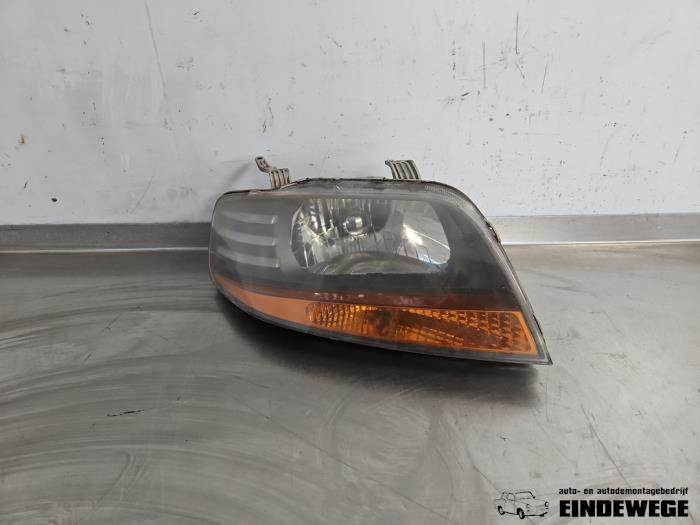 Używane Reflektor prawy Chevrolet Kalos (SF48) 1.4 Cena € 30,00 Procedura marży oferowane przez Auto- en demontagebedrijf Eindewege