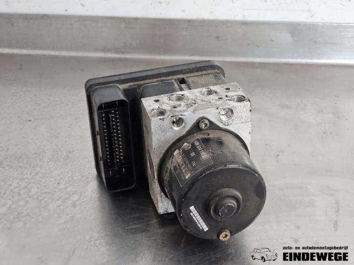 Usagé Bloc ABS Volkswagen Polo IV (9N1/2/3) 1.4 16V Prix € 52,50 Règlement à la marge proposé par Auto- en demontagebedrijf Eindewege