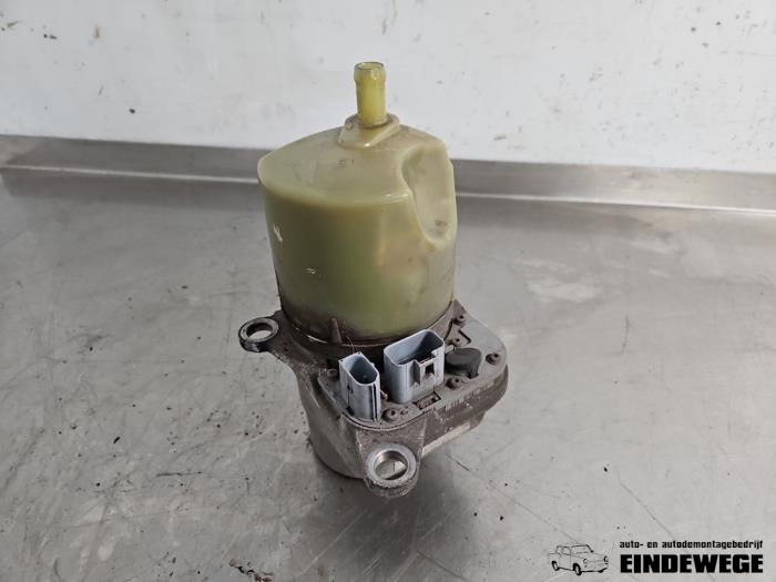 Usagé Pompe de direction Volvo V50 (MW) 1.8 16V Prix € 78,50 Règlement à la marge proposé par Auto- en demontagebedrijf Eindewege