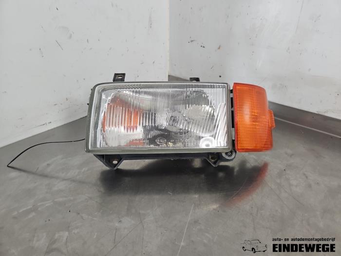Używane Reflektor lewy Volkswagen Transporter/Caravelle T4 1.9 TD Caravelle Cena € 25,00 Procedura marży oferowane przez Auto- en demontagebedrijf Eindewege