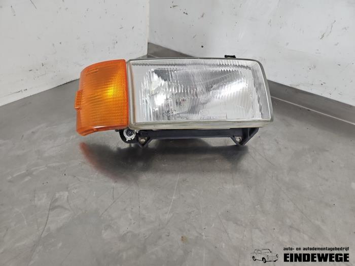 Używane Reflektor prawy Volkswagen Transporter/Caravelle T4 1.9 TD Caravelle Cena € 25,00 Procedura marży oferowane przez Auto- en demontagebedrijf Eindewege