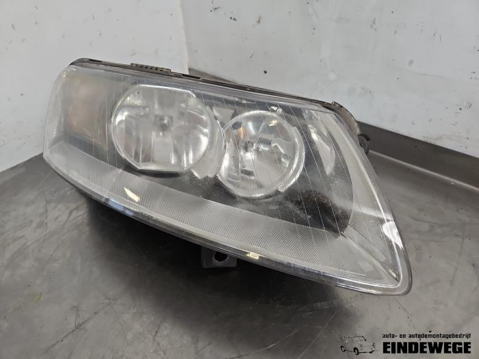 Używane Reflektor prawy Audi A6 (C6) 2.4 V6 24V Cena € 105,00 Procedura marży oferowane przez Auto- en demontagebedrijf Eindewege