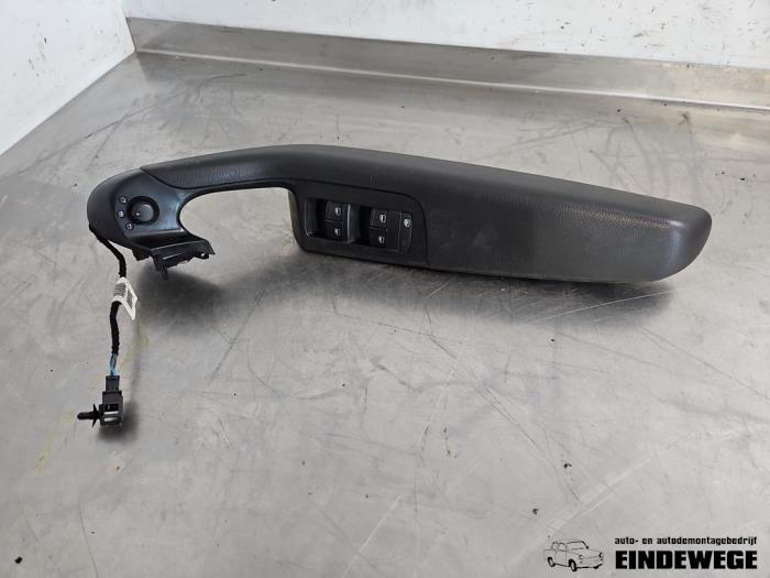 Usados Interruptor combinado de ventanillas Audi A6 (C6) 2.4 V6 24V Precio € 35,00 Norma de margen ofrecido por Auto- en demontagebedrijf Eindewege
