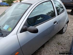 Begagnade Dörr, 2-dörrars, vänster Ford Ka I 1.3i Pris € 80,00 Marginaltabell erbjuds av Auto- en demontagebedrijf Eindewege