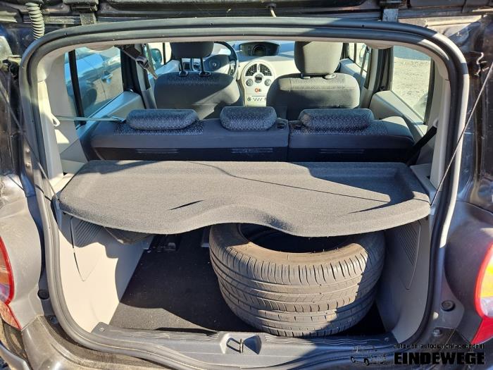 Używane Podsufitka Renault Modus/Grand Modus (JP) 1.2 16V Cena na żądanie oferowane przez Auto- en demontagebedrijf Eindewege