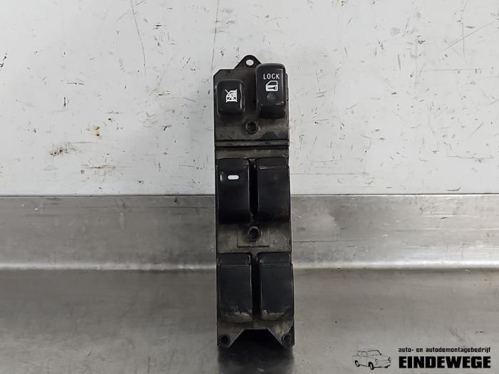 Usados Interruptor combinado de ventanillas Mitsubishi Lancer Sports Sedan (CY/CZ) 2.0 DI-D 16V Precio € 30,00 Norma de margen ofrecido por Auto- en demontagebedrijf Eindewege