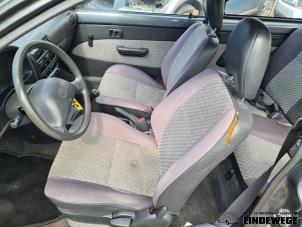 Używane Fotel lewy Toyota Starlet (EP8/NP8) 1.3 Friend,XLi 12V Cena na żądanie oferowane przez Auto- en demontagebedrijf Eindewege