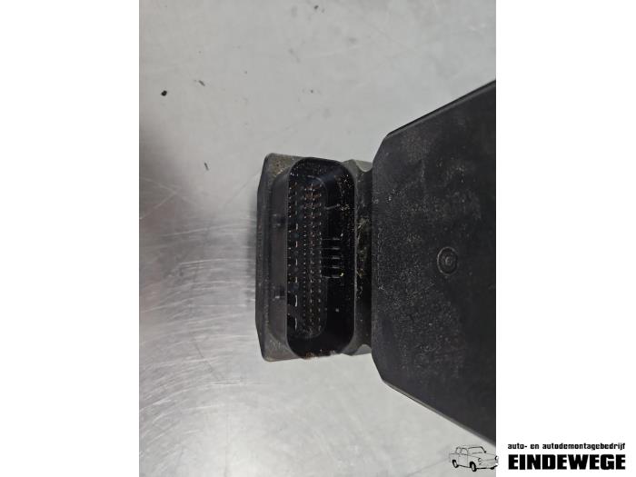 Usagé Pompe ABS Audi A4 Avant (B6) 2.0 20V Prix € 55,00 Règlement à la marge proposé par Auto- en demontagebedrijf Eindewege