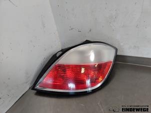 Begagnade Baklykta, höger Opel Astra H (L48) 1.6 16V Twinport Pris € 25,00 Marginaltabell erbjuds av Auto- en demontagebedrijf Eindewege