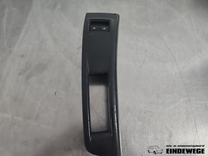 Usados Interruptor combinado de ventanillas Opel Meriva (B) 1.3 CDTI 16V Precio € 20,00 Norma de margen ofrecido por Auto- en demontagebedrijf Eindewege