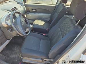 Gebrauchte Sitz links Daihatsu Sirion 2 (M3) 1.0 12V DVVT Preis auf Anfrage angeboten von Auto- en demontagebedrijf Eindewege