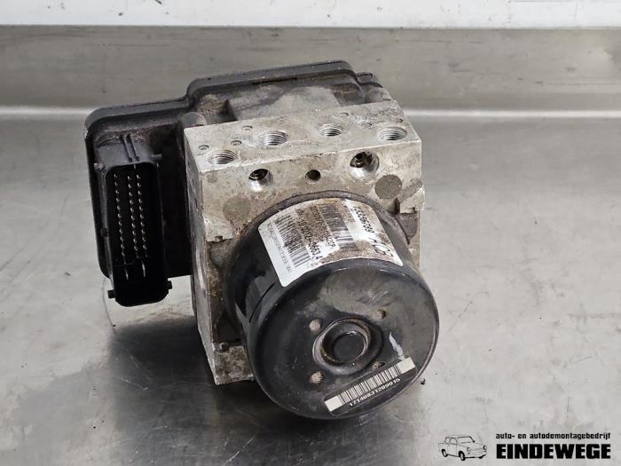 Begagnade ABS-pump Opel Astra J Sports Tourer (PD8/PE8/PF8) 1.4 16V ecoFLEX Pris € 105,00 Marginaltabell erbjuds av Auto- en demontagebedrijf Eindewege