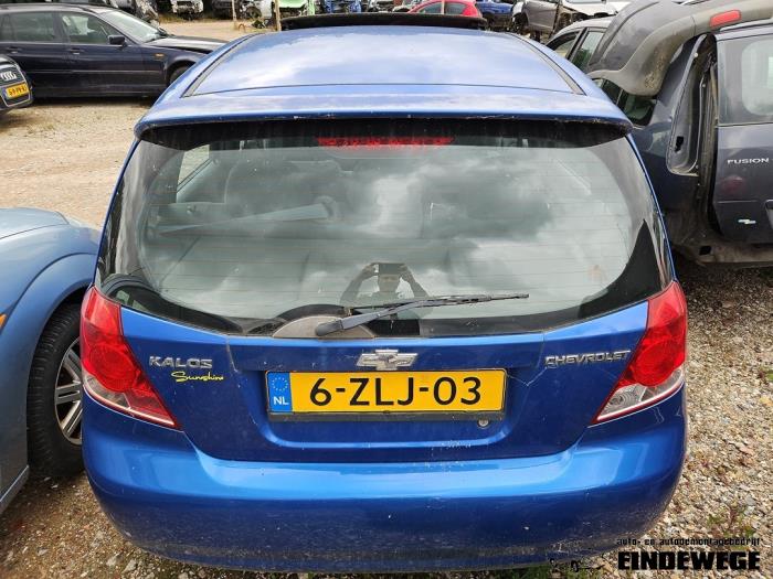 Begagnade Baklucka Chevrolet Kalos (SF48) 1.4 16V Pris € 80,00 Marginaltabell erbjuds av Auto- en demontagebedrijf Eindewege