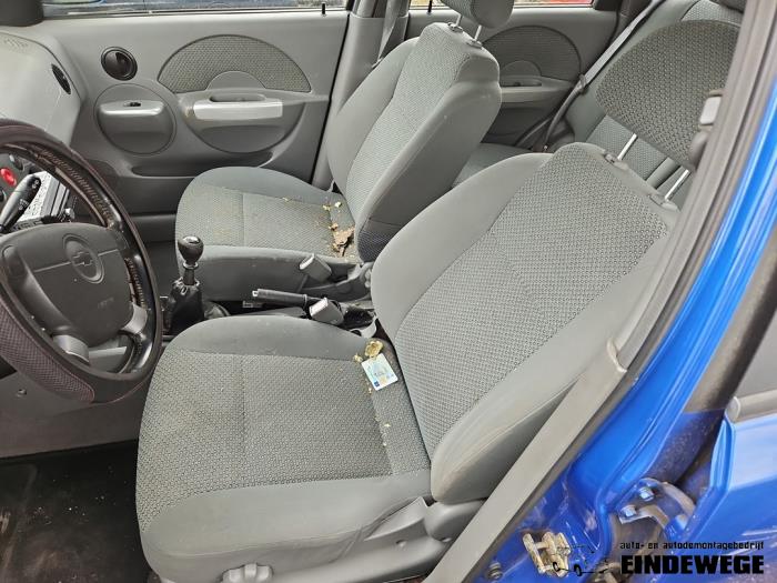 Używane Fotel lewy Chevrolet Kalos (SF48) 1.4 16V Cena na żądanie oferowane przez Auto- en demontagebedrijf Eindewege