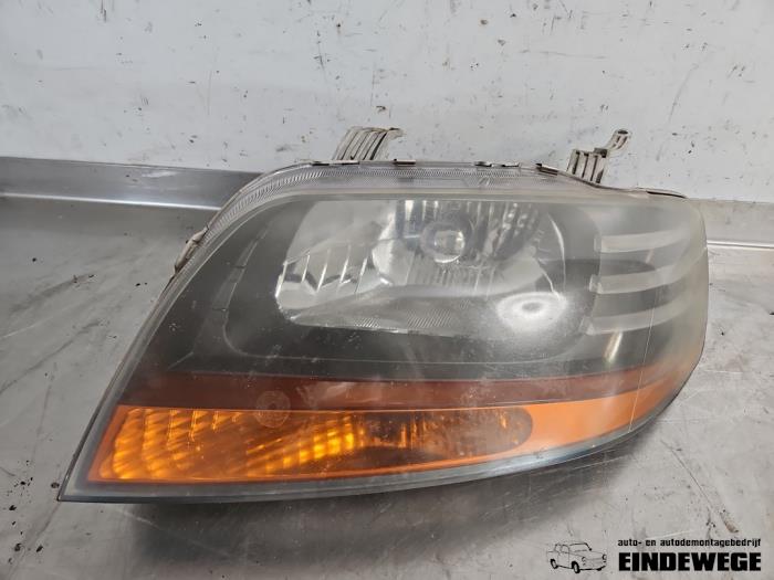 Używane Reflektor lewy Chevrolet Kalos (SF48) 1.4 16V Cena € 30,00 Procedura marży oferowane przez Auto- en demontagebedrijf Eindewege
