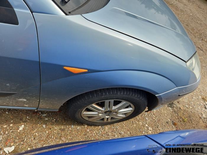 Aile avant droite d'un Ford Focus 1 1.6 16V 2004