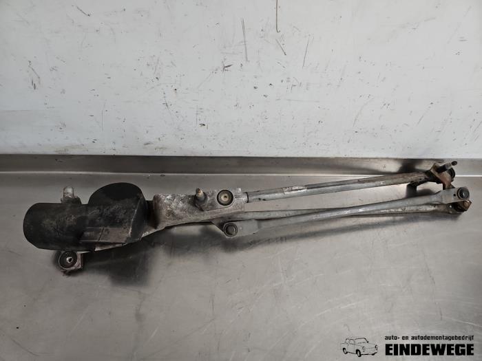 Moteur + mécanisme d'essuie glace d'un Ford Focus 1 1.6 16V 2004