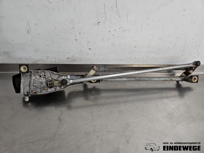 Moteur + mécanisme d'essuie glace d'un Ford Focus 1 1.6 16V 2004