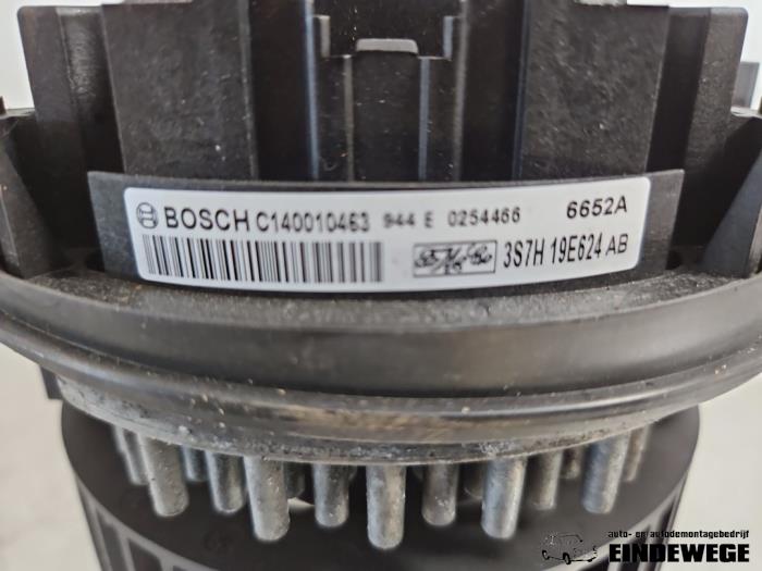 Moteur de ventilation chauffage d'un Ford Focus 1 1.6 16V 2004