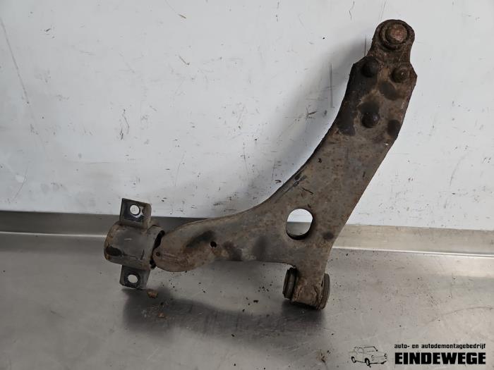 Bras de suspension avant droit d'un Ford Focus 1 1.6 16V 2004