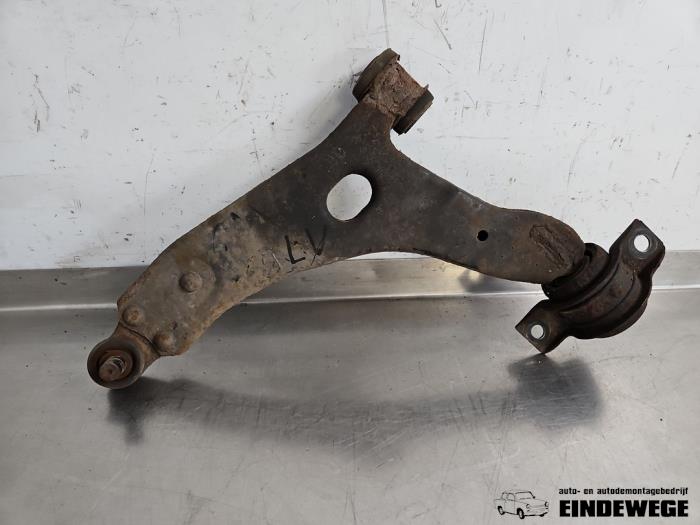 Bras de suspension avant gauche d'un Ford Focus 1 1.6 16V 2004