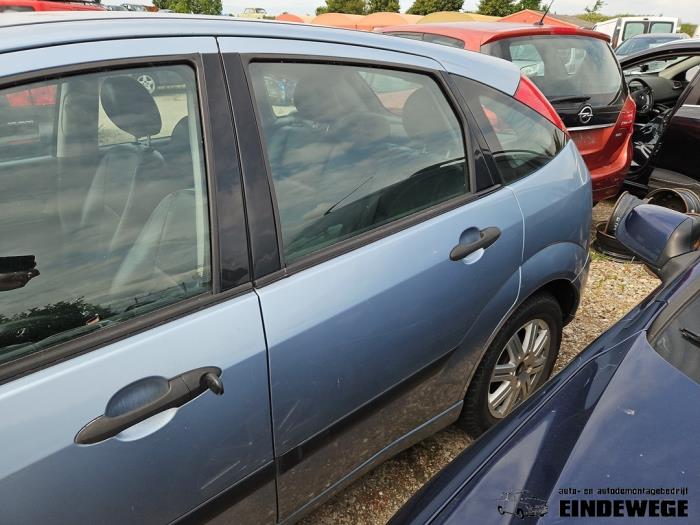 Portière 4portes arrière gauche d'un Ford Focus 1 1.6 16V 2004
