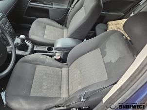 Used Seat, left Ford Mondeo III Wagon 1.8 16V Price on request offered by Auto- en demontagebedrijf Eindewege