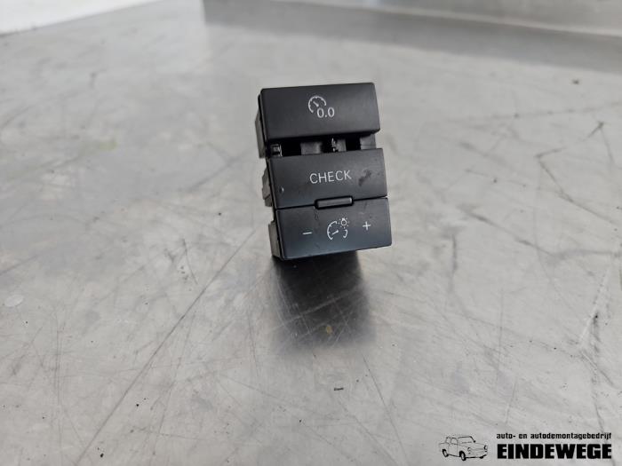 Używane Obsluga tempomatu Audi A6 (C6) 2.4 V6 24V Cena € 20,00 Procedura marży oferowane przez Auto- en demontagebedrijf Eindewege