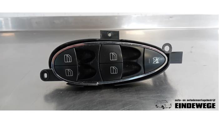 Usados Interruptor combinado de ventanillas Mercedes E (W211) 2.6 E-240 V6 18V Precio € 30,00 Norma de margen ofrecido por Auto- en demontagebedrijf Eindewege