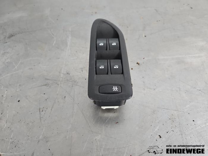Używane Przelacznik combi okienny Renault Vel Satis (BJ) 3.5 V6 24V Autom. Cena € 25,00 Procedura marży oferowane przez Auto- en demontagebedrijf Eindewege