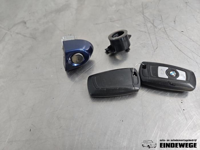 Używane Stacyjka + Kluczyk BMW 1 serie (F20) 118i 1.5 TwinPower 12V Cena € 52,50 Procedura marży oferowane przez Auto- en demontagebedrijf Eindewege