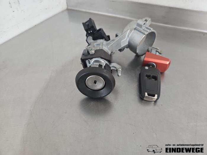 Używane Stacyjka + Kluczyk Opel Meriva (B) 1.3 CDTI 16V Cena € 52,50 Procedura marży oferowane przez Auto- en demontagebedrijf Eindewege
