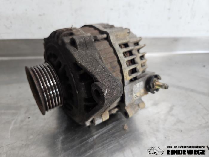 Begagnade Dynamo Nissan Almera Tino (V10M) 1.8 16V Pris € 35,00 Marginaltabell erbjuds av Auto- en demontagebedrijf Eindewege