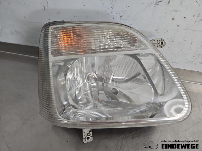 Używane Reflektor prawy Opel Agila (A) 1.2 16V Cena € 25,00 Procedura marży oferowane przez Auto- en demontagebedrijf Eindewege