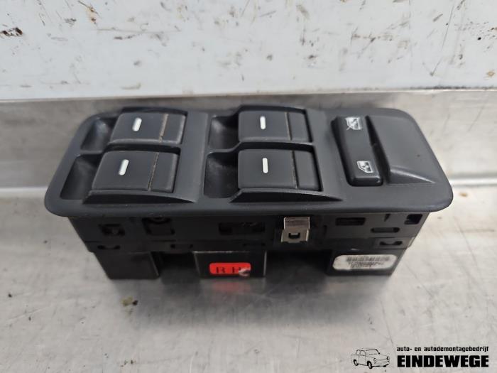 Usados Interruptor combinado de ventanillas Landrover Range Rover Sport (LS) 2.7 TDV6 24V Precio € 40,00 Norma de margen ofrecido por Auto- en demontagebedrijf Eindewege