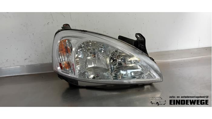 Używane Reflektor prawy Opel Corsa C Cena na żądanie oferowane przez Auto- en demontagebedrijf Eindewege