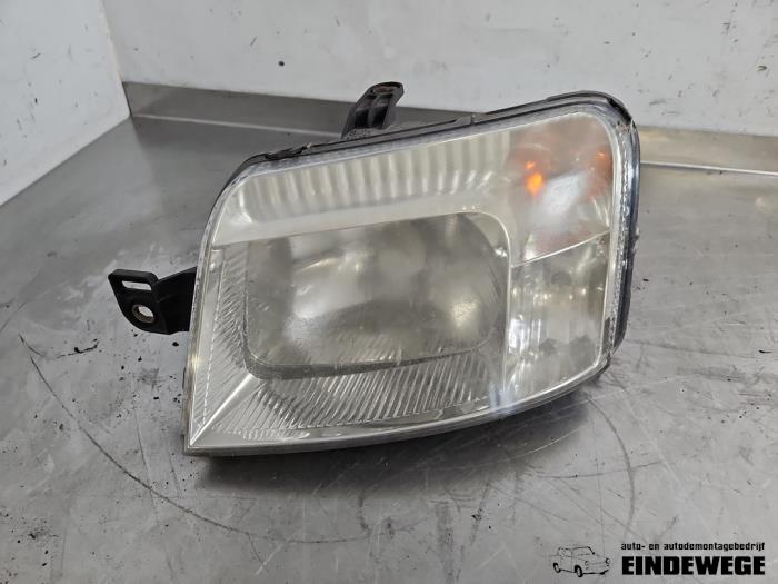Używane Reflektor lewy Fiat Panda (169) 1.1 Fire Cena € 25,00 Procedura marży oferowane przez Auto- en demontagebedrijf Eindewege