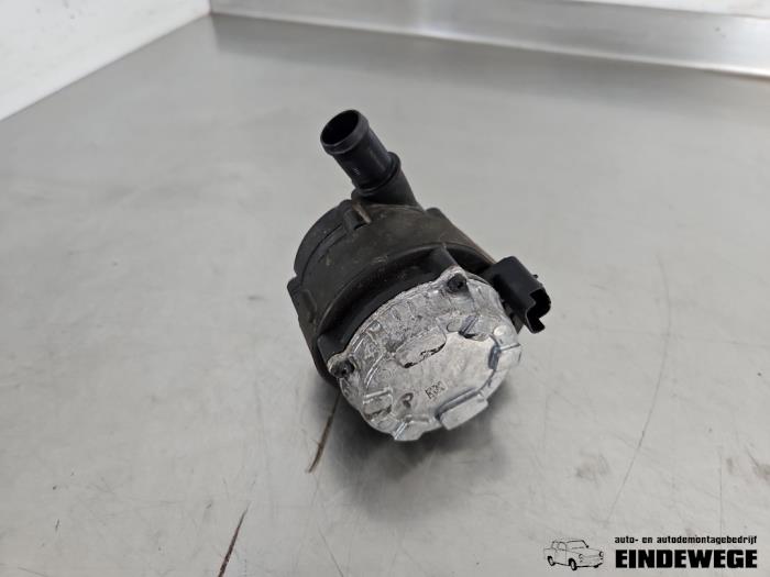 Begagnade Extra vattenpump Renault Captur II (RJB) 1.6 E-Tech 160 Pris € 78,50 Marginaltabell erbjuds av Auto- en demontagebedrijf Eindewege