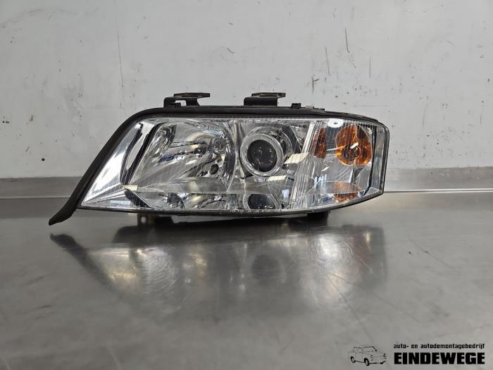 Używane Reflektor lewy Audi A6 (C5) 2.4 V6 30V Cena € 52,50 Procedura marży oferowane przez Auto- en demontagebedrijf Eindewege