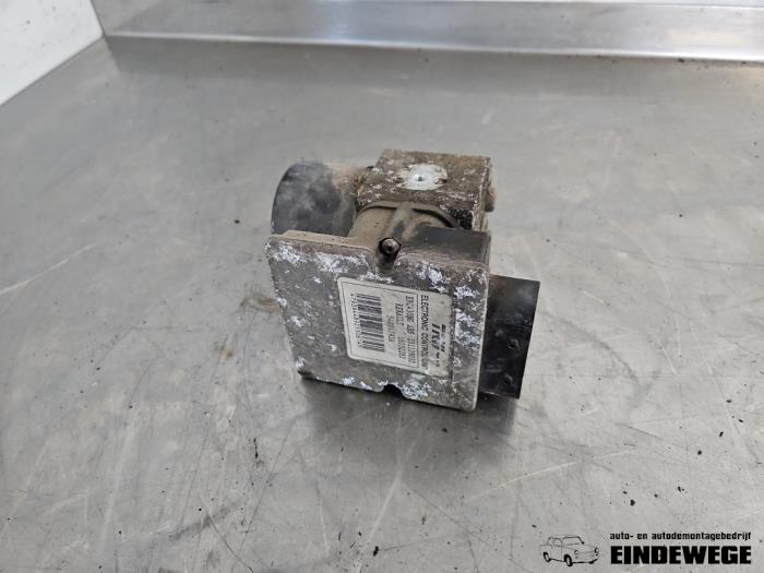 Gebrauchte ABS Pumpe Renault Trafic New (FL) 1.9 dCi 82 16V Preis € 105,00 Margenregelung angeboten von Auto- en demontagebedrijf Eindewege