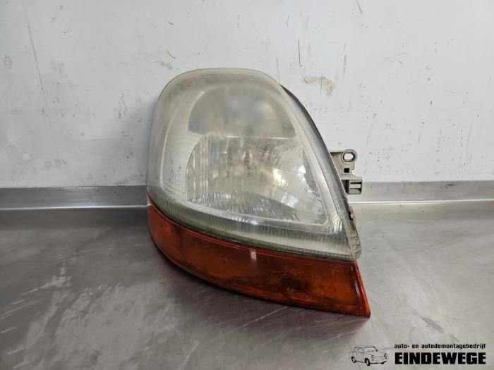 Gebrauchte Scheinwerfer rechts Renault Master II (JD) 2.5 dCi 120 FAP Preis € 25,00 Margenregelung angeboten von Auto- en demontagebedrijf Eindewege