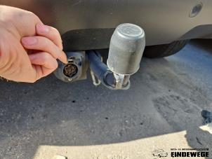 Usagé Attelage (boule de remorquage) Dacia Duster (SR) 1.6 16V Prix € 175,00 Règlement à la marge proposé par Auto- en demontagebedrijf Eindewege