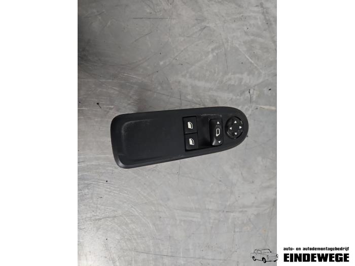 Usados Interruptor combinado de ventanillas Citroen C3 (SC) 1.1 Precio € 35,00 Norma de margen ofrecido por Auto- en demontagebedrijf Eindewege