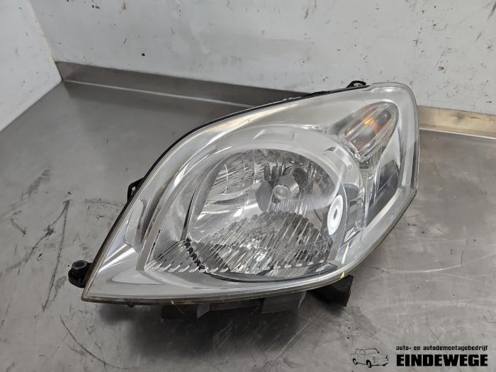 Używane Reflektor lewy Peugeot Bipper Tepee (AJ) 1.3 HDI Cena € 52,50 Procedura marży oferowane przez Auto- en demontagebedrijf Eindewege